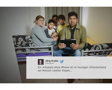 Flüchtlingen lesen rassistische Tweets vor