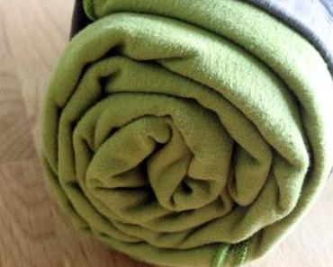 Platzsparend, saugkräftig, schnelltrocknend: das perfekte Badetuch für Reisen