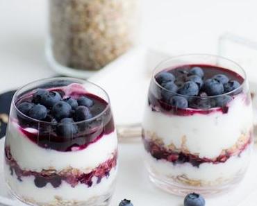 Was man mit gebackenen Blaubeeren und Kokos-Joghurt so anstellen kann....