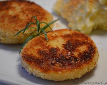 Halloumipflanzerl mit Thymian und Rosmarin