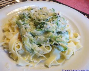 Zucchini-Tagliatelle an Zitronensauce