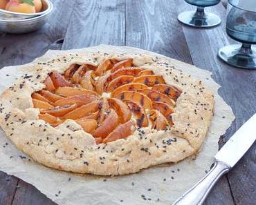 luftig-lockere Aprikosen-Honig-Meerrettich Crostata / Reklame