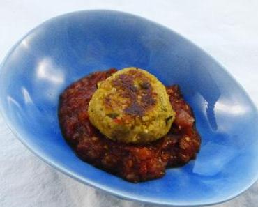 Perkedel tempe mit Sambal aus gerösteten Tomaten