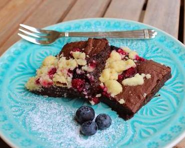 CAKE // American Berry Crumble Brownies