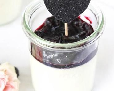 Zitronen Panna Cotta mit Heidelbeerkompott