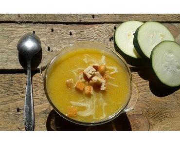 Simple zucchini- courgette soup/ einfache  Zucchinisuppe/  łatwa zupa z cukinii