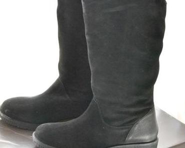 {Schuhe} Schwarze Winterboots.