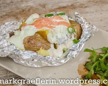 Jacket Potao oder Baked Potato mit Sourcream und Lachs