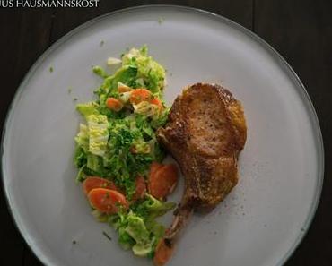 Senf-Wirsing mit Birne und Kotelettf