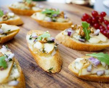 Crostini mit Birne und Roquefort