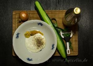 Gurkensalat mit sahnigen Schnittlauch-Dressing