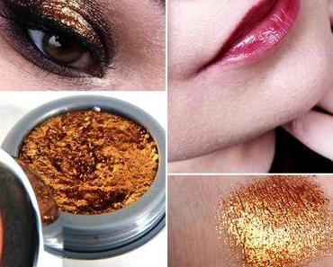 festliches Make Up - goldene Schönheit, die nicht verweilt