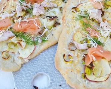 Edles Knusperglück! Flammkuchen mit Ziegenfrischkäse, Räucherfischen, Äpfeln und Lauch