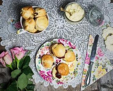 Mini Scones mit Clotted Cream