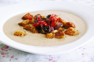 Champignon-Rahm-Suppe mit Croutons & Topping
