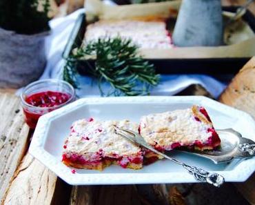 Johannisbeerkuchen mit Haselnuss-Baiserhaube