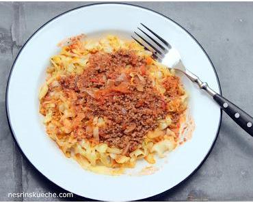 Falscher Nudeln mit Hackfleischsoße (mit Spitzkohl)