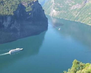 Mit Gunther Emmerlich im hohen Norden unterwegs – Am Nordkap weiter rechts rum: MS HAMBURG kombiniert erstmals Norwegen mit Stippvisite zum Weißen Meer