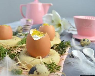 Osterleckerei: Ostereier gefüllt mit Quarkcreme auf Briochenestchen / Cheesecake Filled Easter Eggs on a Brioche