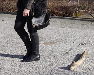 Outfit Fake Fur and High Waist Jeans