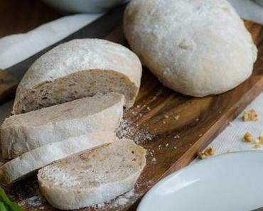 Walnuss-Ciabatta mit Bärlauch-Feta-Dip