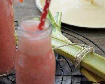 Rhabarber Smoothie mit Erdbeeren / Rhubarb Strawberry Smoothie