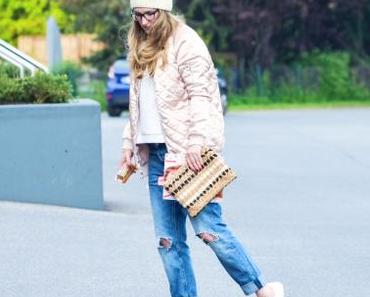 KarLook: Bomberjacke, Beanie und Boyfriendjeans