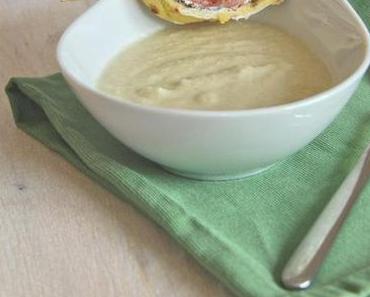 Sellerieschaumsuppe mit Lachsröllchen