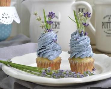 Kleine Lavendel Zitronen Cupcakes / Lavender Lemon Cupcakes