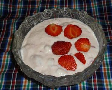 Erdbeer-Dessert mit weißer Schokolade