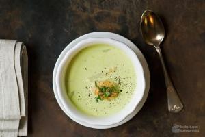 Spargel-Kräuter-Suppe mit Jakobsmuscheln