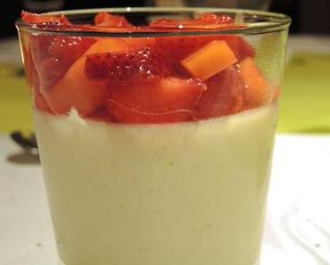 Caipirinha-Creme mit Erdbeer-Mango-Salat