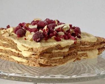 Schwedische Mandeltorte mit Himbeeren
