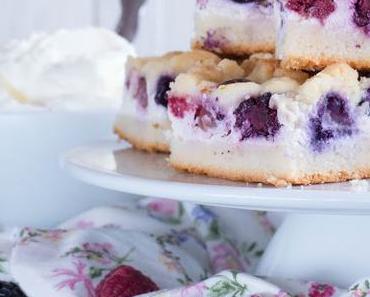 Sommer Beeren Cheesecake-Streusel Kuchen vom Blech