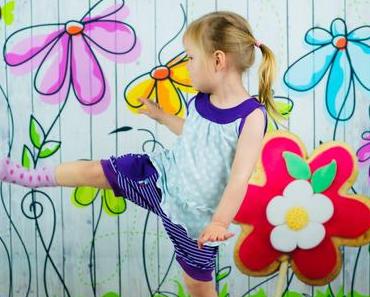 Die 10 besten Kindersprüche einer dreijährigen Ballerina in lila blassblauer Sommerkombi