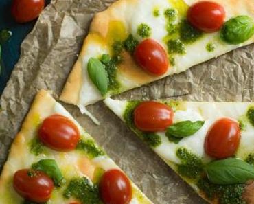 Flatbread Caprese mit Basilikum-Vinaigrette