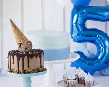 Geburtstagstörtchen mit Heidelbeeren und Schokoböden