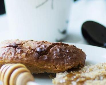 Vollkornküchlein mit Haferflocken ohne Zucker und das Buch „Home Baked“