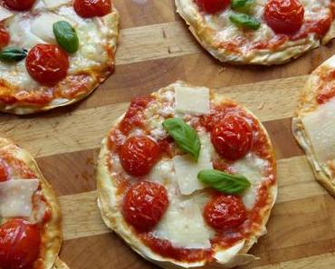 Filoteig-Pizza mit Tomaten und Mozzarella
