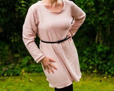 Ein Strickkleid, und wie man am besten damit vor der (Video-)Kamera post (+ neues Video!)