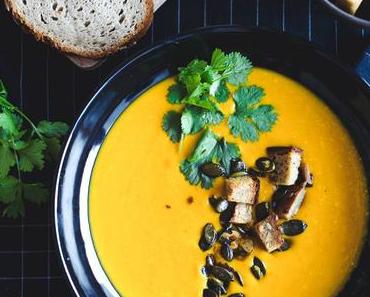 Saisonal Kochen: Kürbis-Kokos-Suppe mit Croûtons