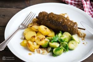 Rinder-Rouladen mit Kartoffeln & Rosenkohl