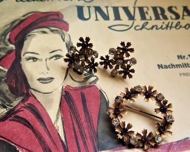 Ein Schmuck-Set von Johns Vintage