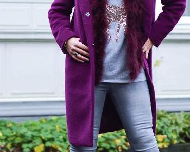 Outfit: Berry woolcoat, feather vest and sequin reindeer