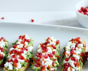 Süsskartoffel Toast mit Avocado, Feta und Granatapfel - nach dem Schlemmen das Leckerfasten