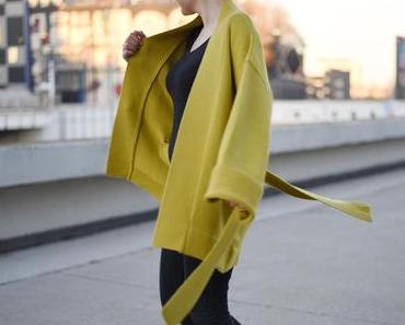 yellow Kimono von Edited, Villa Shirt und Pieces Hose