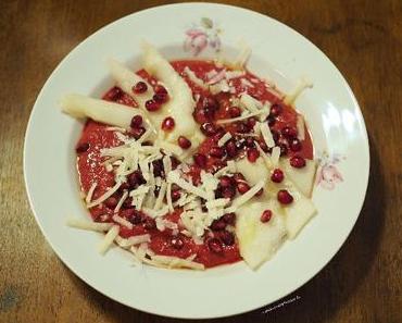 Salmorejo aus Rote Bete mit Granatapfel verfeinert