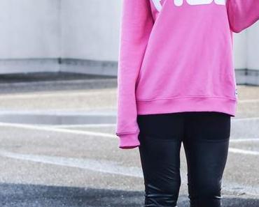 Outfit: Pink Fila Sweater meets Fake Leather Leggings and High Heel Booties