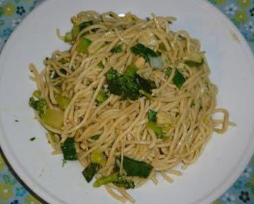 Einfaches Asiagericht mit Nudeln