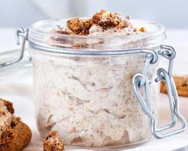 American Chocolate Chip Cookie & Cream Aufstrich auf softer selbstgemachter Brioche